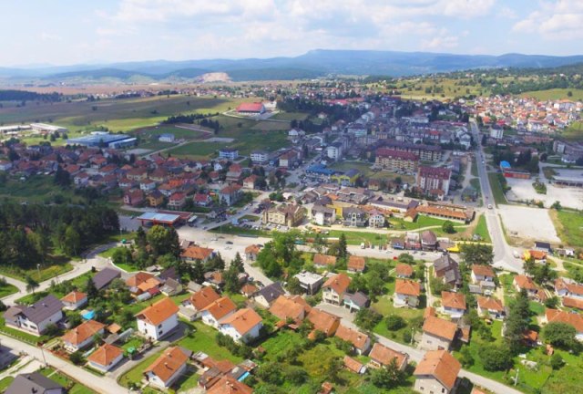 Radnici pojedinih javnih preduzeća u opštini Sokolac nisu primili platu od prošle godine