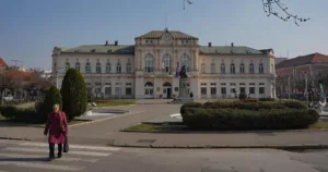 Zabrana rada nedjeljom: U ovom bh. gradu smanjene su plate i broj zaposlenih!